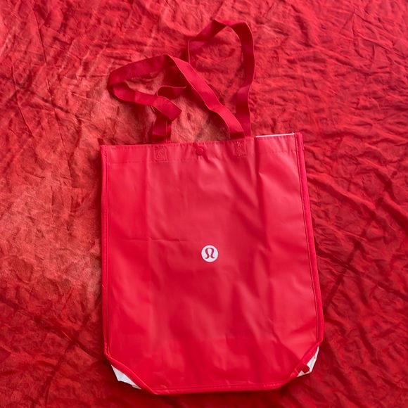 Lululemon set of two large and small shopping bags - Picture 2 of 6